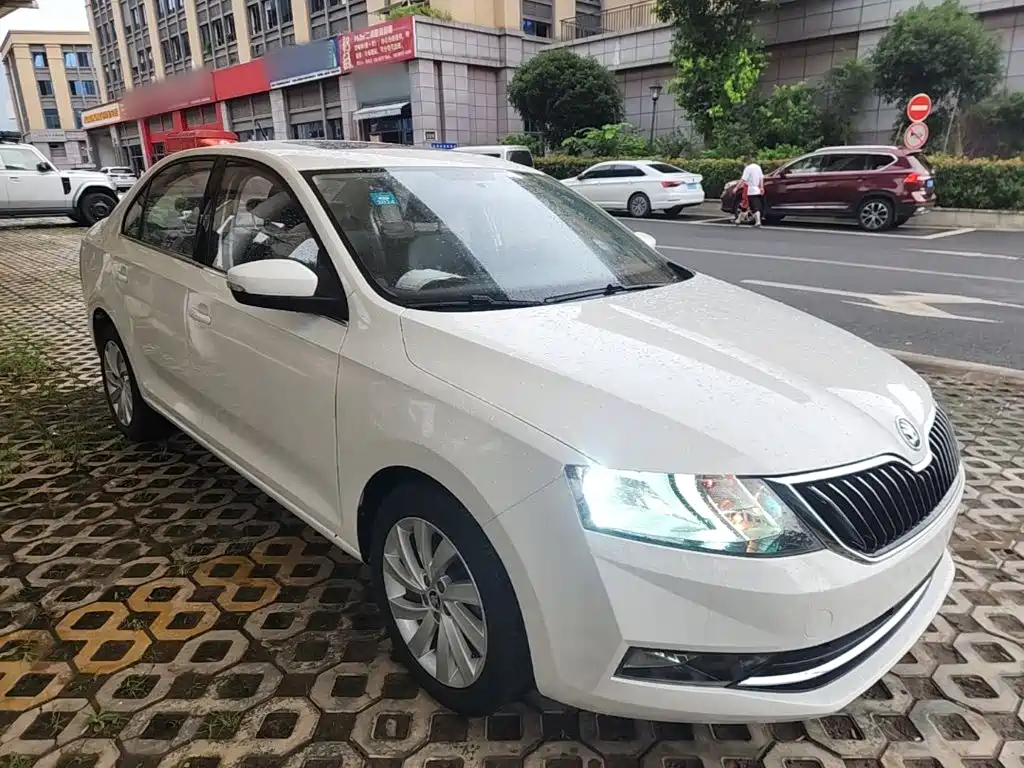 Skoda Rapid — фото 4