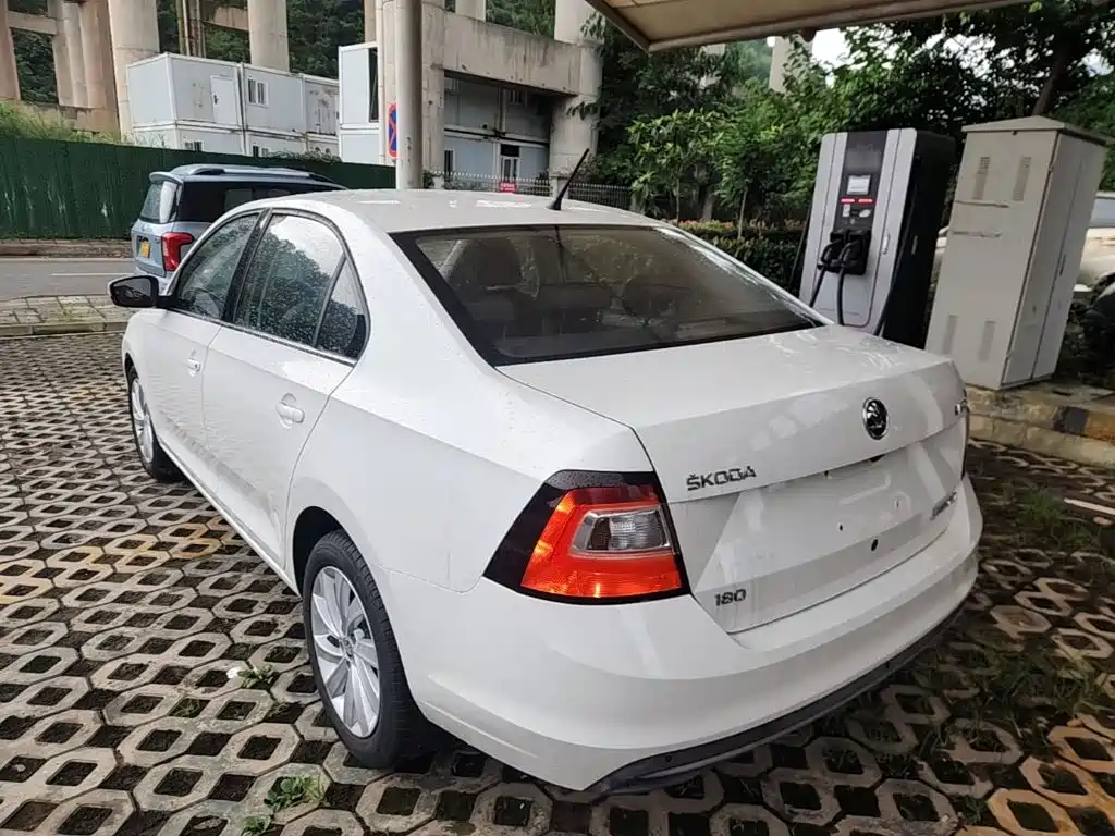 Skoda Rapid — фото 5