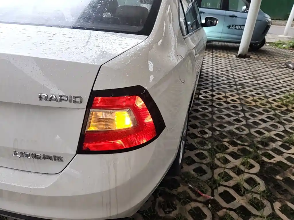 Skoda Rapid — фото 8