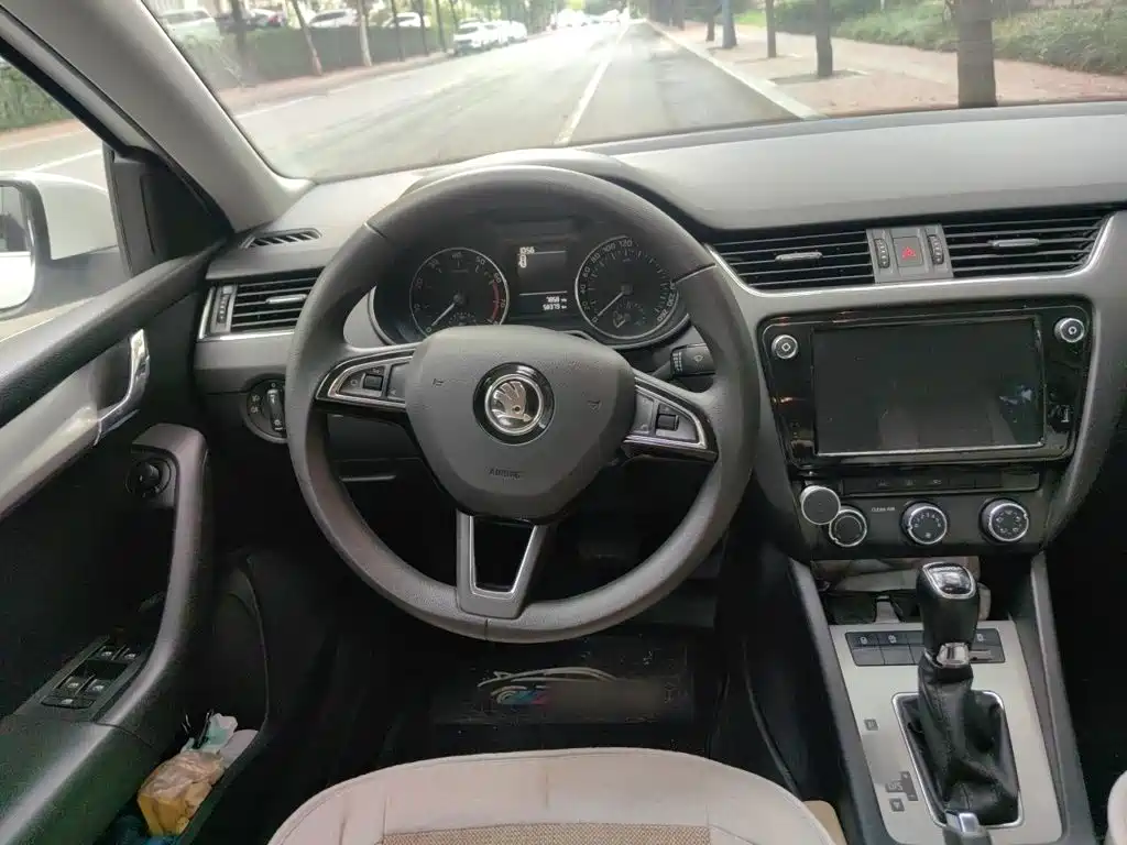 Skoda Octavia — фото 3