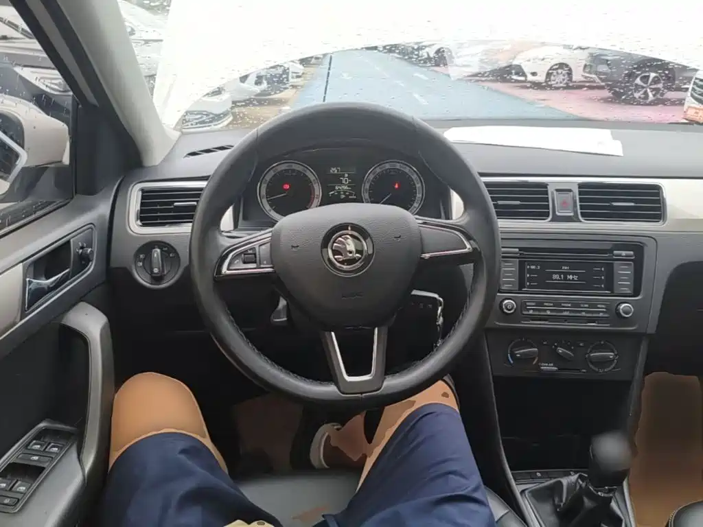 Skoda Rapid — фото 11