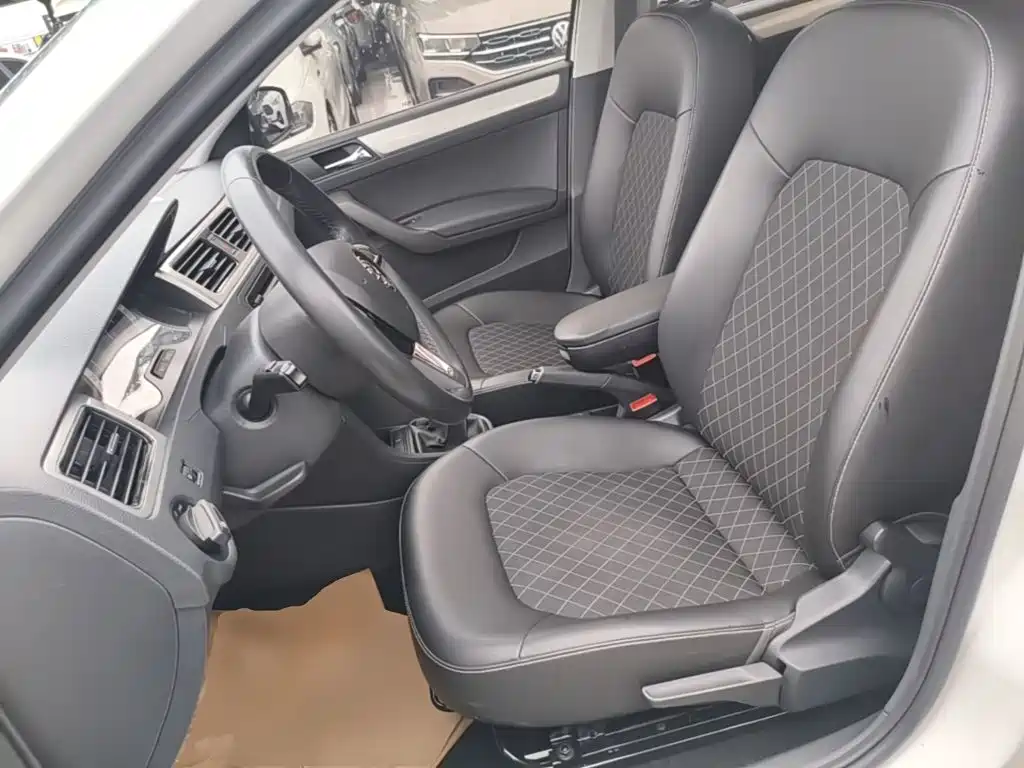 Skoda Rapid — фото 15