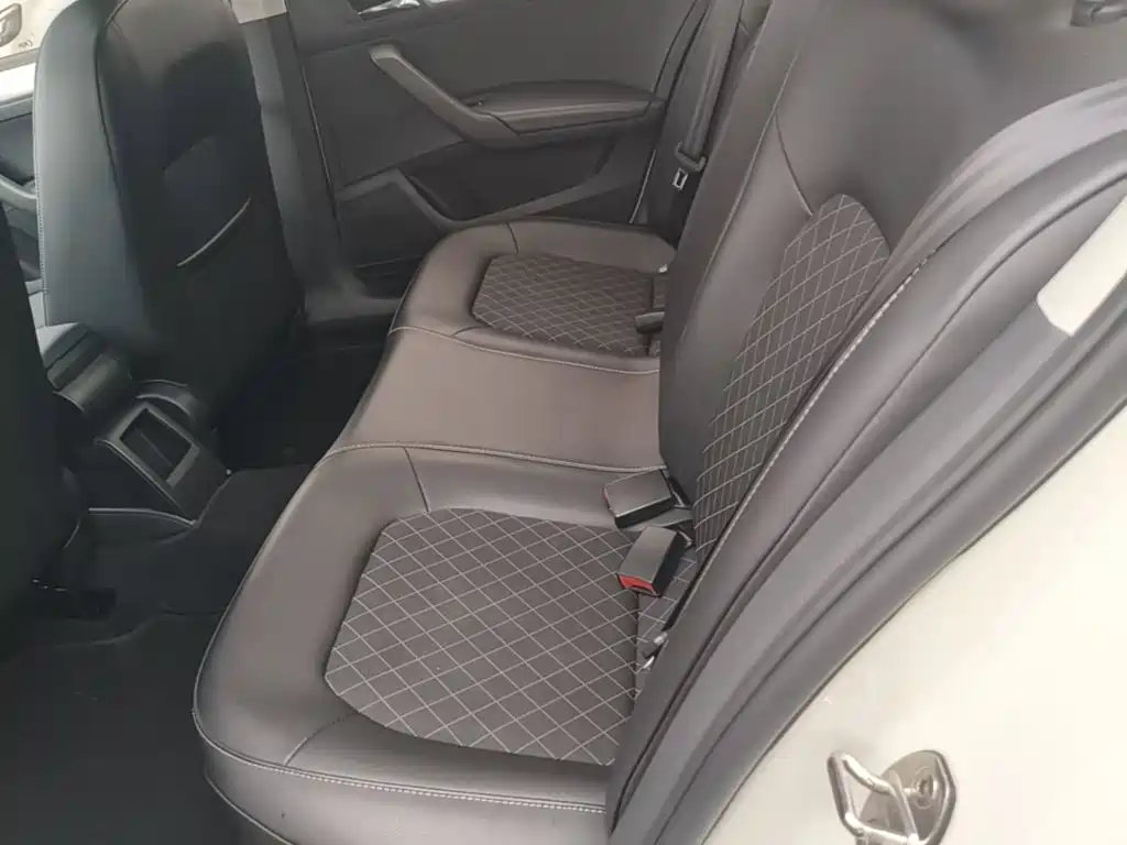 Skoda Rapid — фото 17