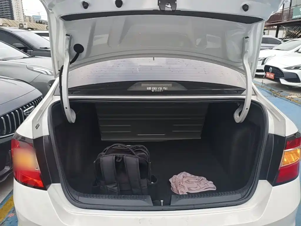 Skoda Rapid — фото 19
