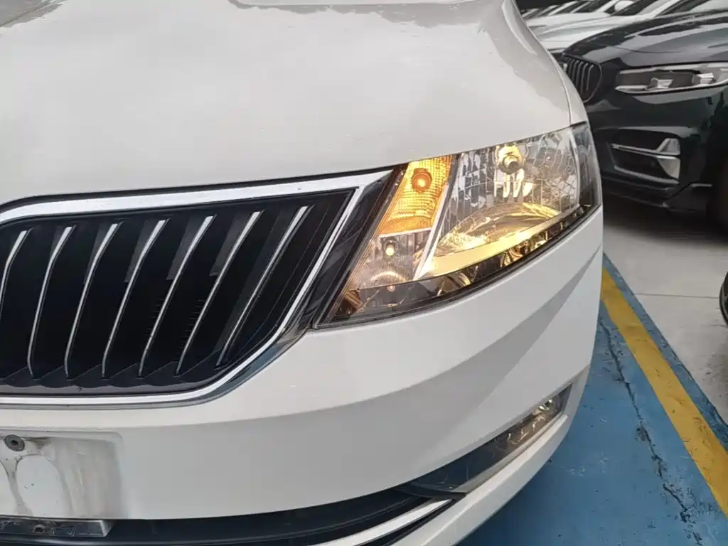 Skoda Rapid — фото 24