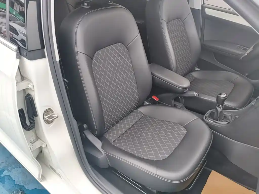 Skoda Rapid — фото 25