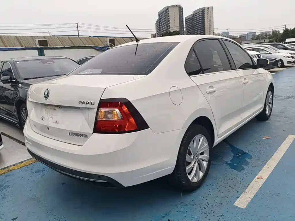 Skoda Rapid — фото 7