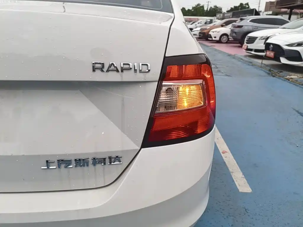 Skoda Rapid — фото 8