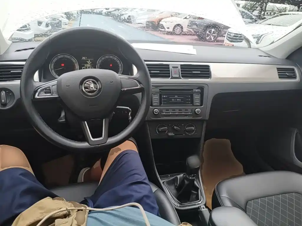 Skoda Rapid — фото 10