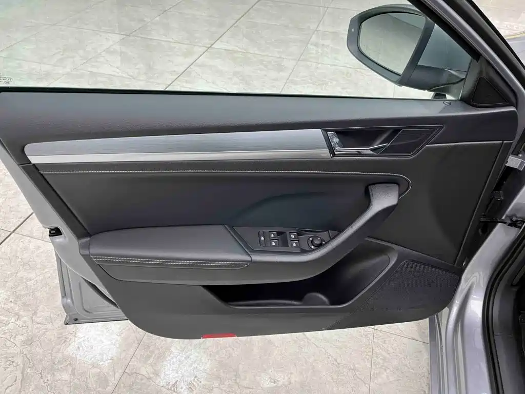 Skoda Superb — фото 10