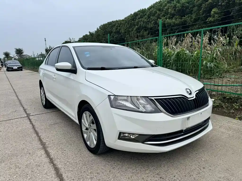 Skoda Rapid — фото 2