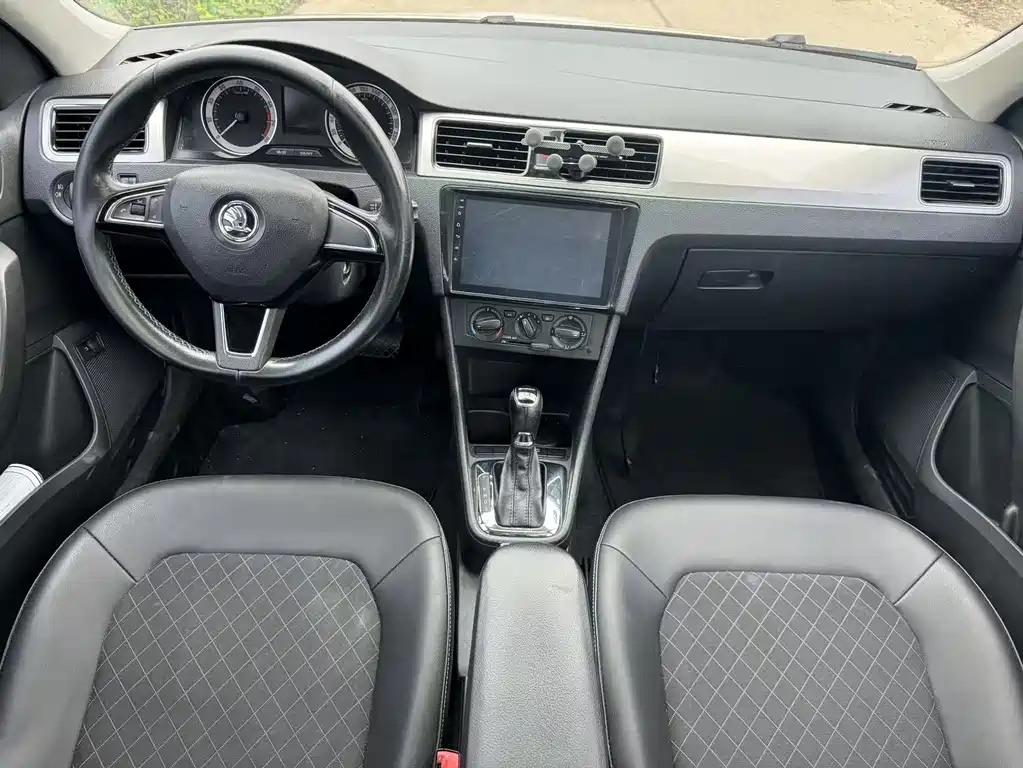 Skoda Rapid — фото 11