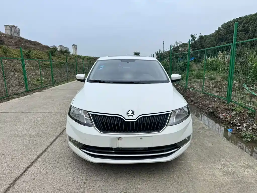 Skoda Rapid — фото 3