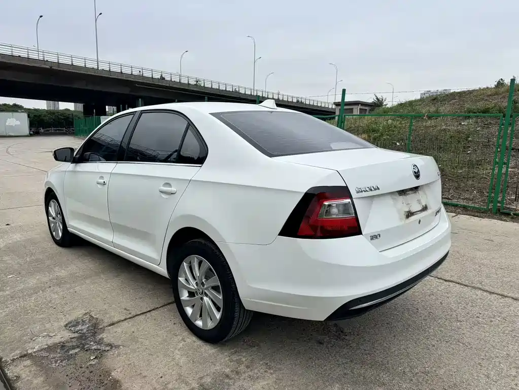 Skoda Rapid — фото 4