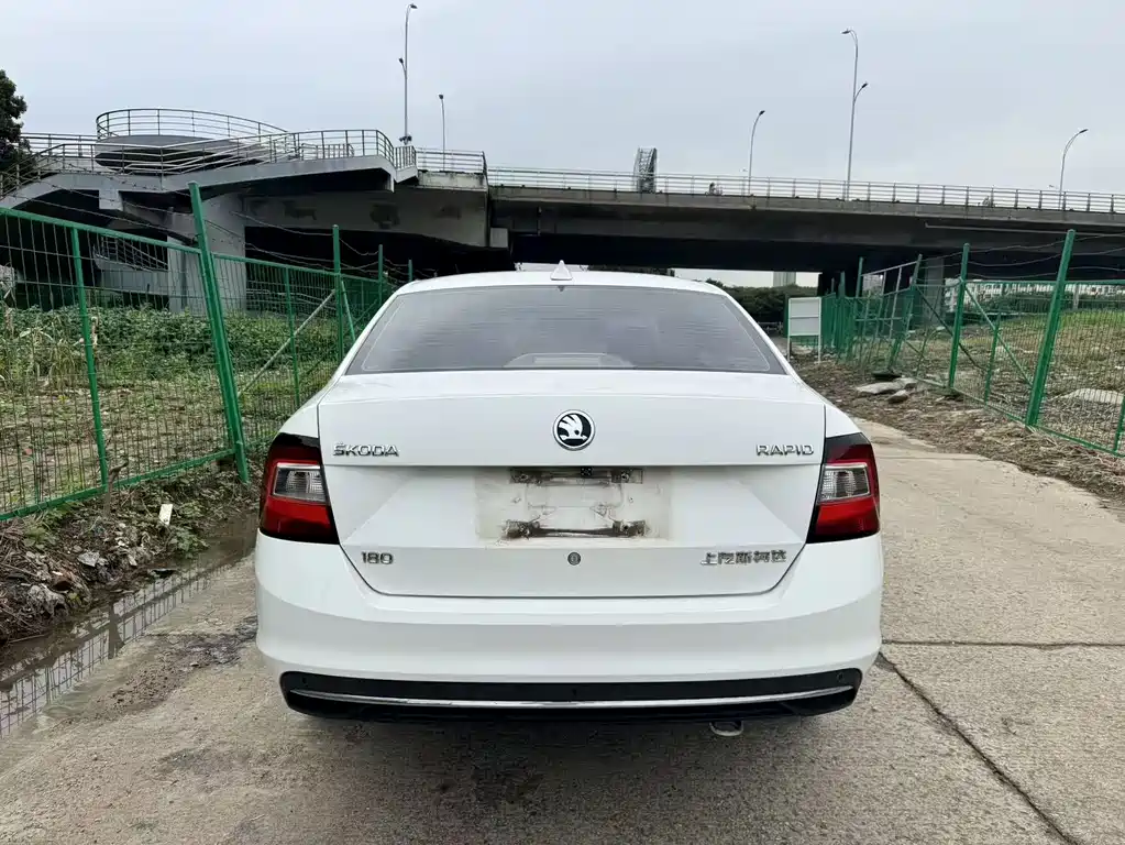 Skoda Rapid — фото 5