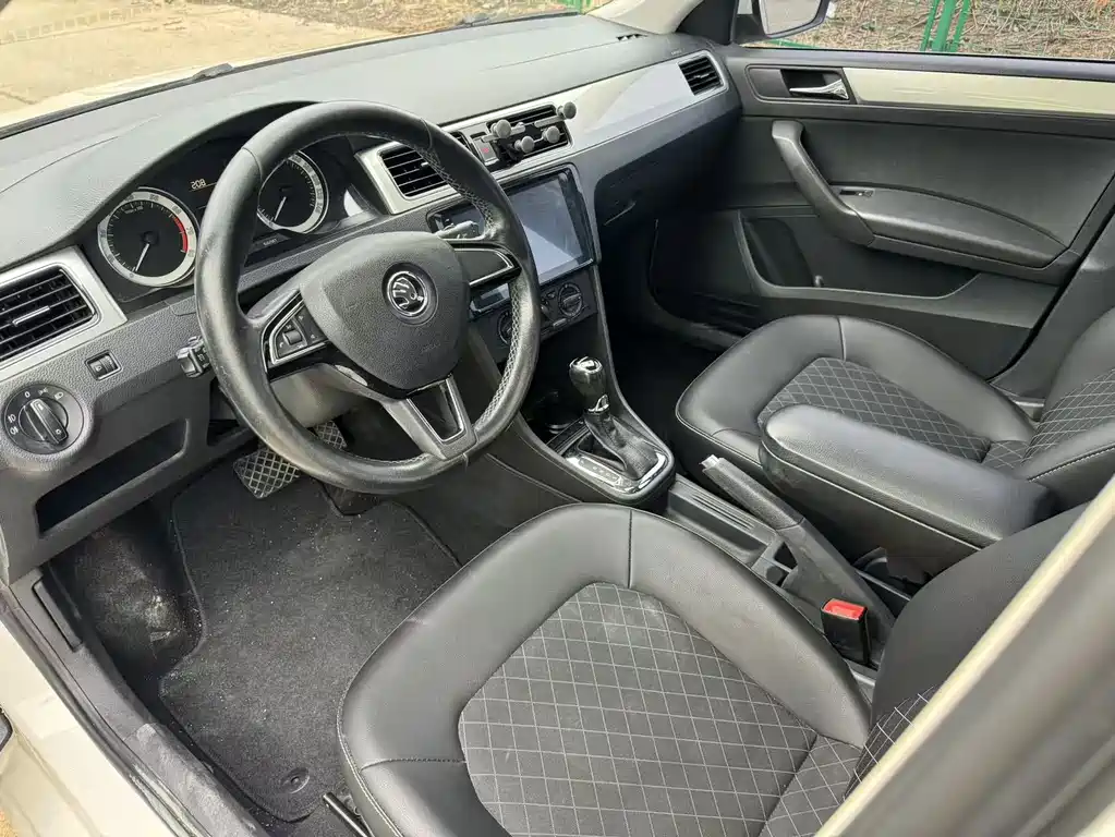Skoda Rapid — фото 7