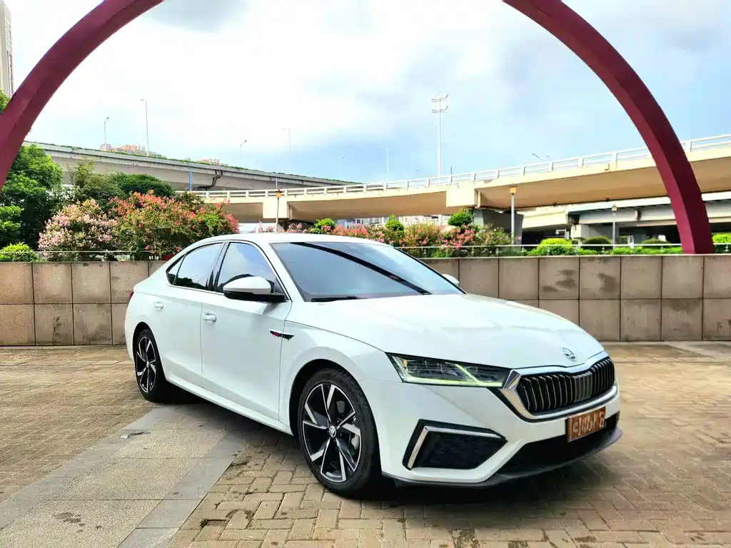 Skoda Octavia — фото 3