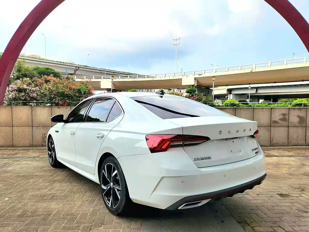 Skoda Octavia — фото 4