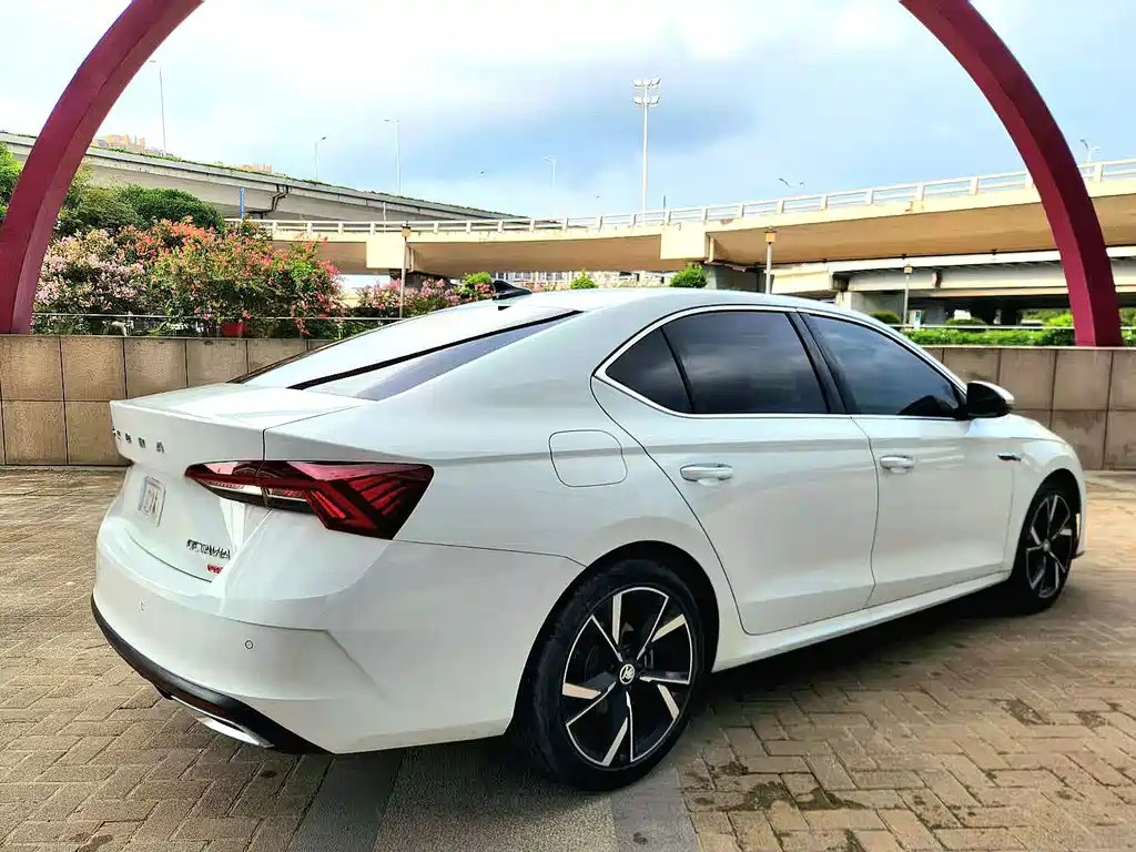 Skoda Octavia — фото 6