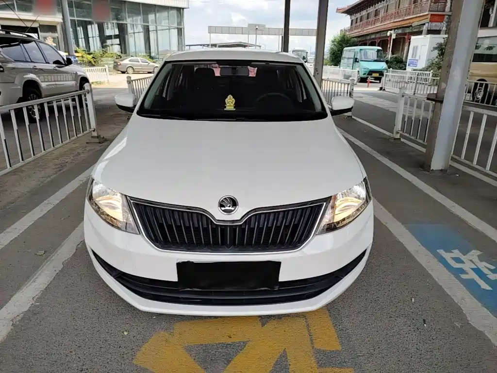 Skoda Rapid — фото 3