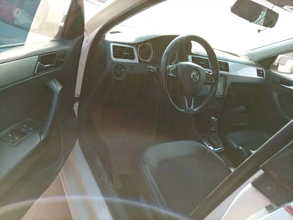 Skoda Rapid — фото 13