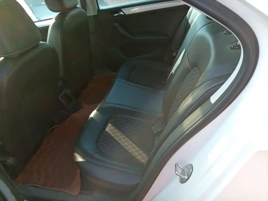 Skoda Rapid — фото 14