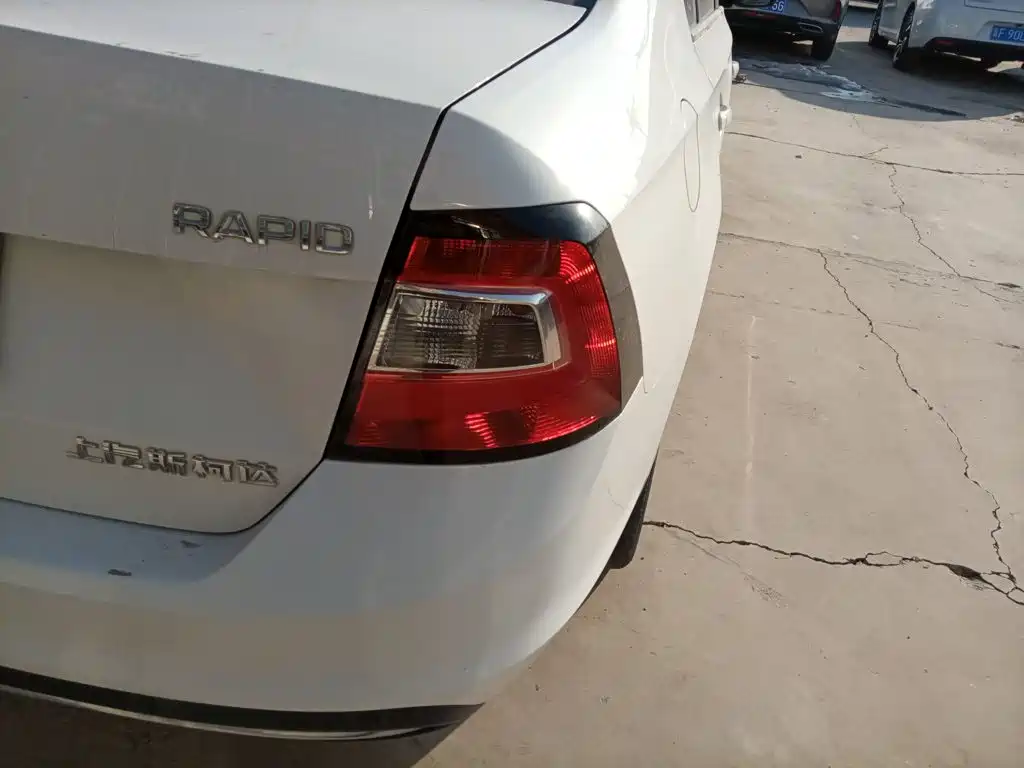 Skoda Rapid — фото 24
