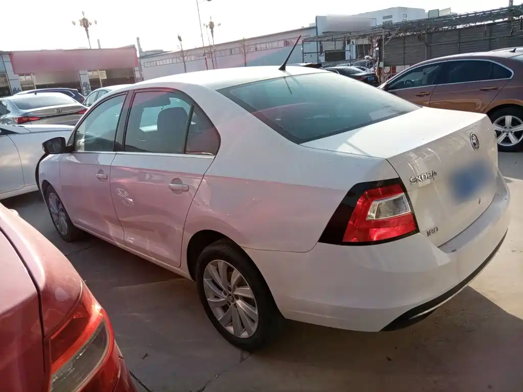 Skoda Rapid — фото 4