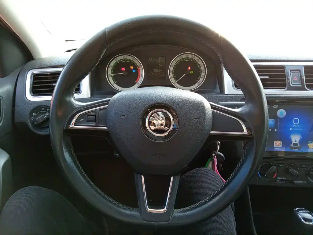 Skoda Rapid — фото 8