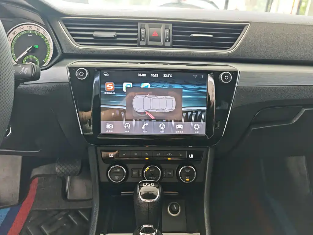 Skoda Superb — фото 13