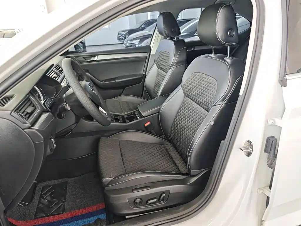 Skoda Superb — фото 15