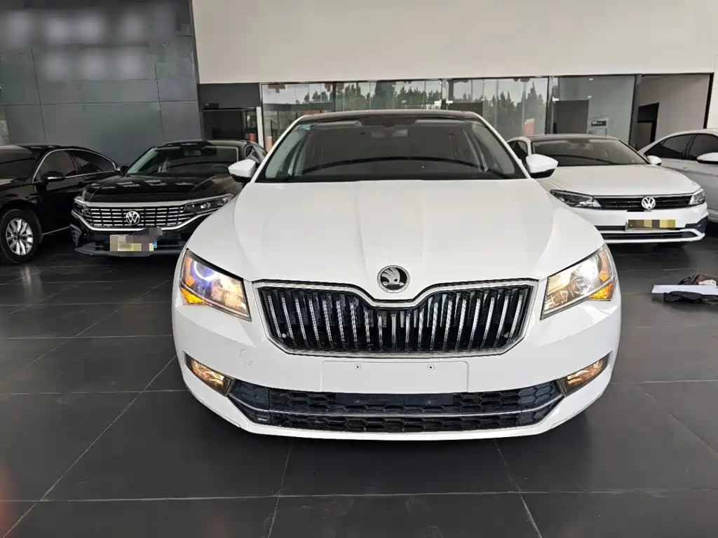 Skoda Superb — фото 3