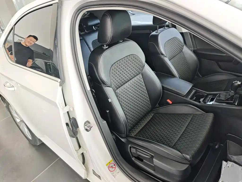 Skoda Superb — фото 25