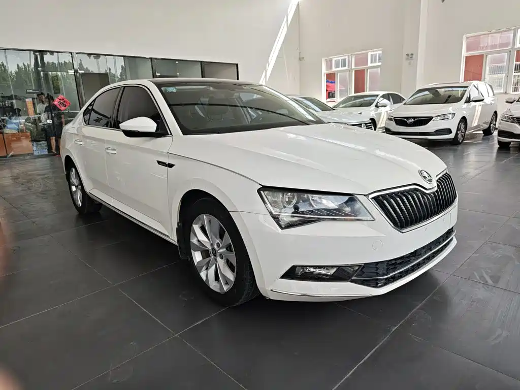 Skoda Superb — фото 4