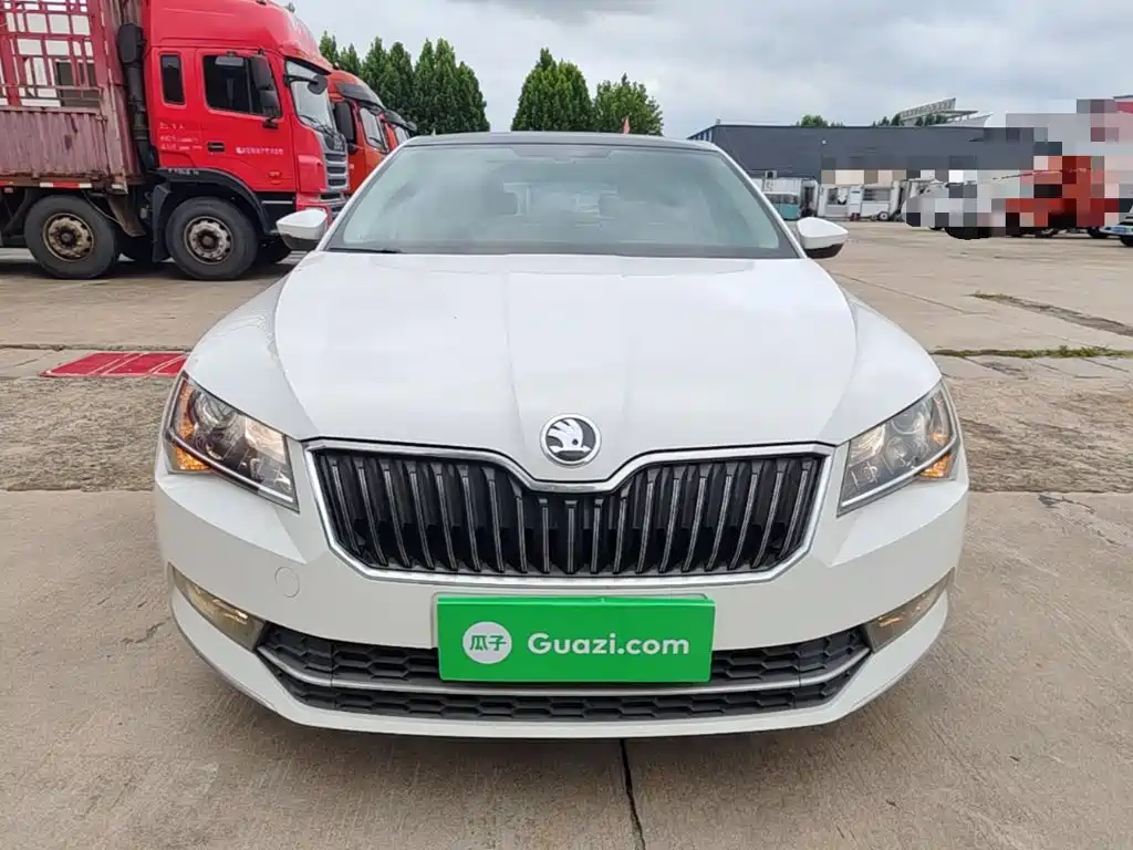 Skoda Superb — фото 3