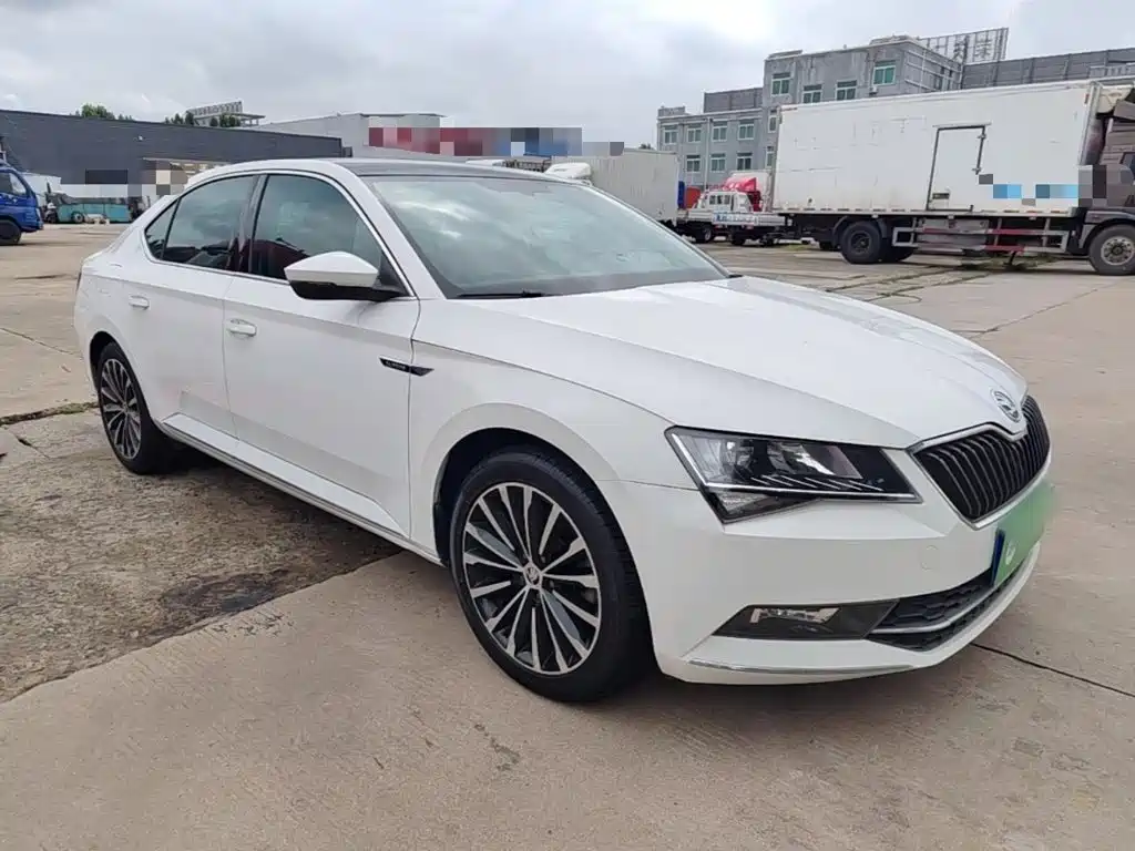 Skoda Superb — фото 4