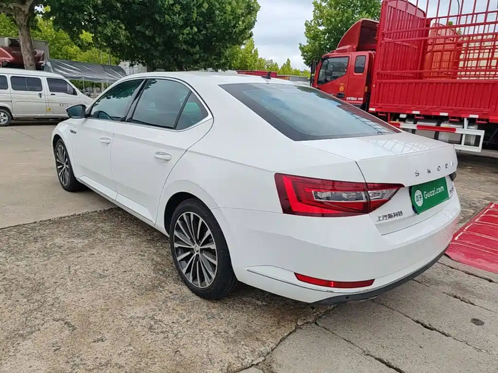 Skoda Superb — фото 5