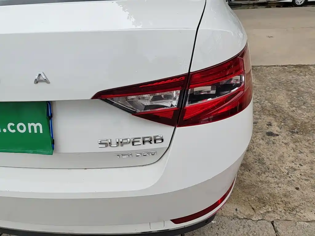 Skoda Superb — фото 8