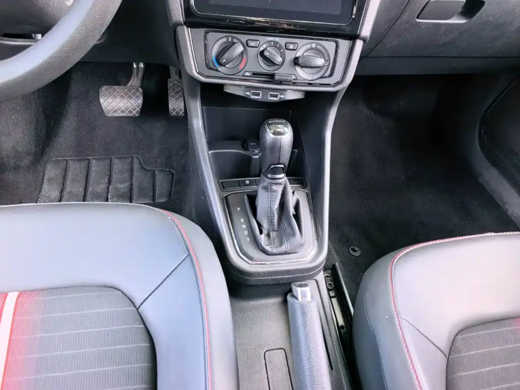 Skoda Rapid Spaceback — фото 14