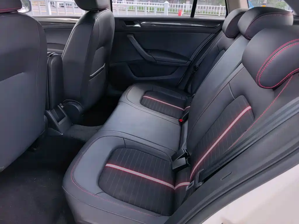 Skoda Rapid Spaceback — фото 17