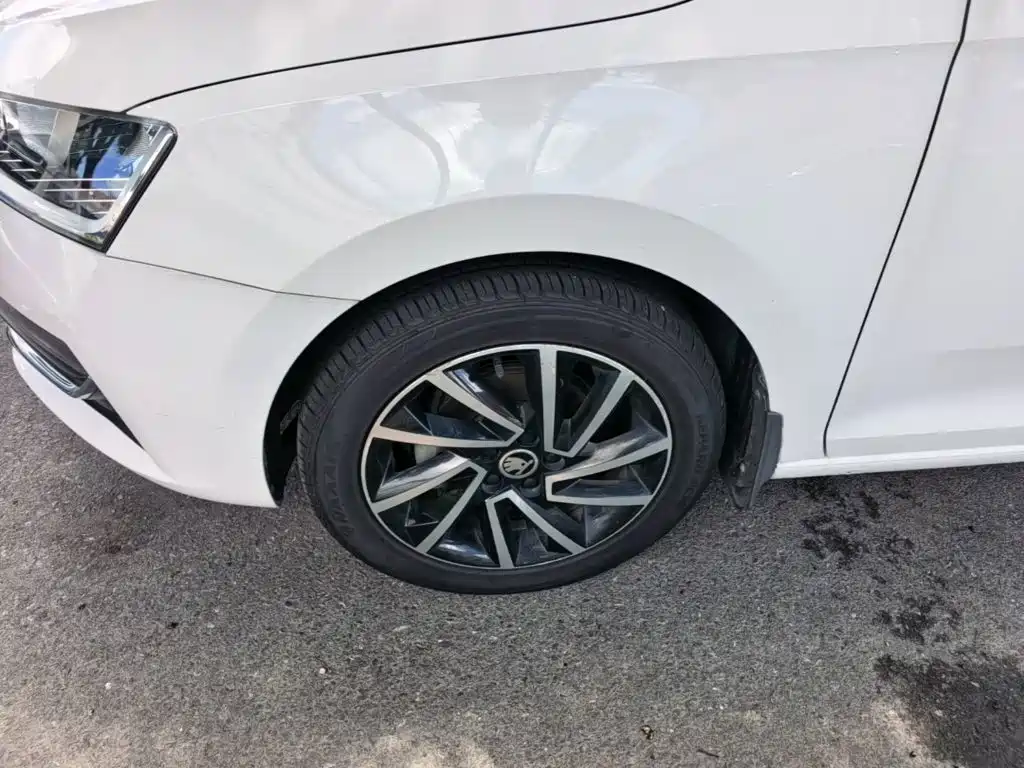 Skoda Rapid Spaceback — фото 23