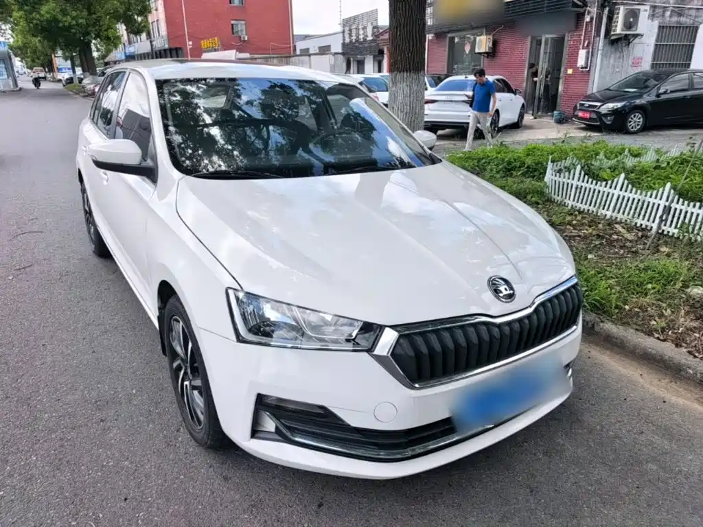 Skoda Rapid Spaceback — фото 4