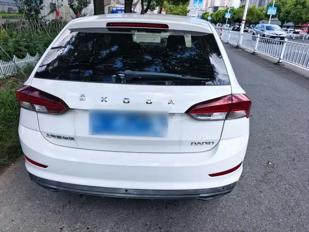 Skoda Rapid Spaceback — фото 6
