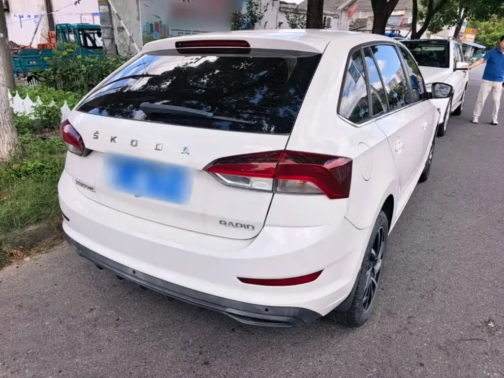 Skoda Rapid Spaceback — фото 7