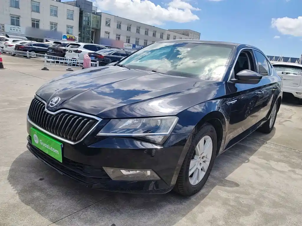 Skoda Superb — фото 2