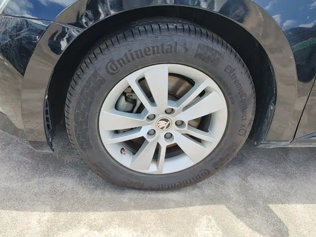 Skoda Superb — фото 23