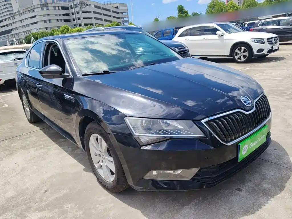 Skoda Superb — фото 4