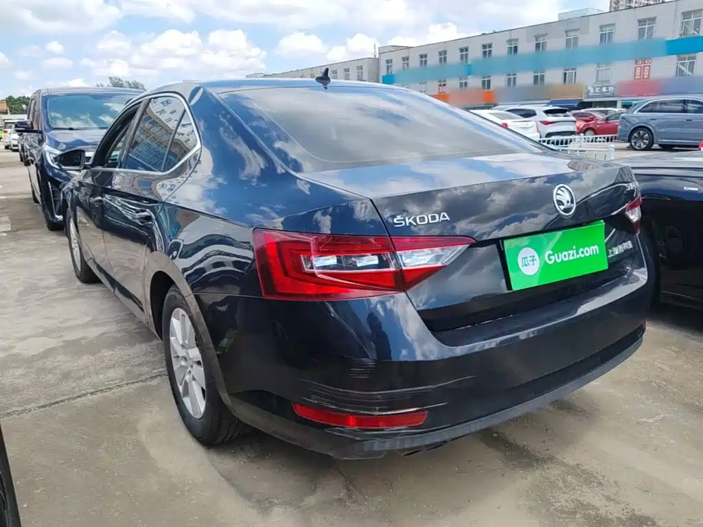 Skoda Superb — фото 5
