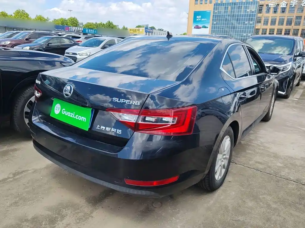 Skoda Superb — фото 7