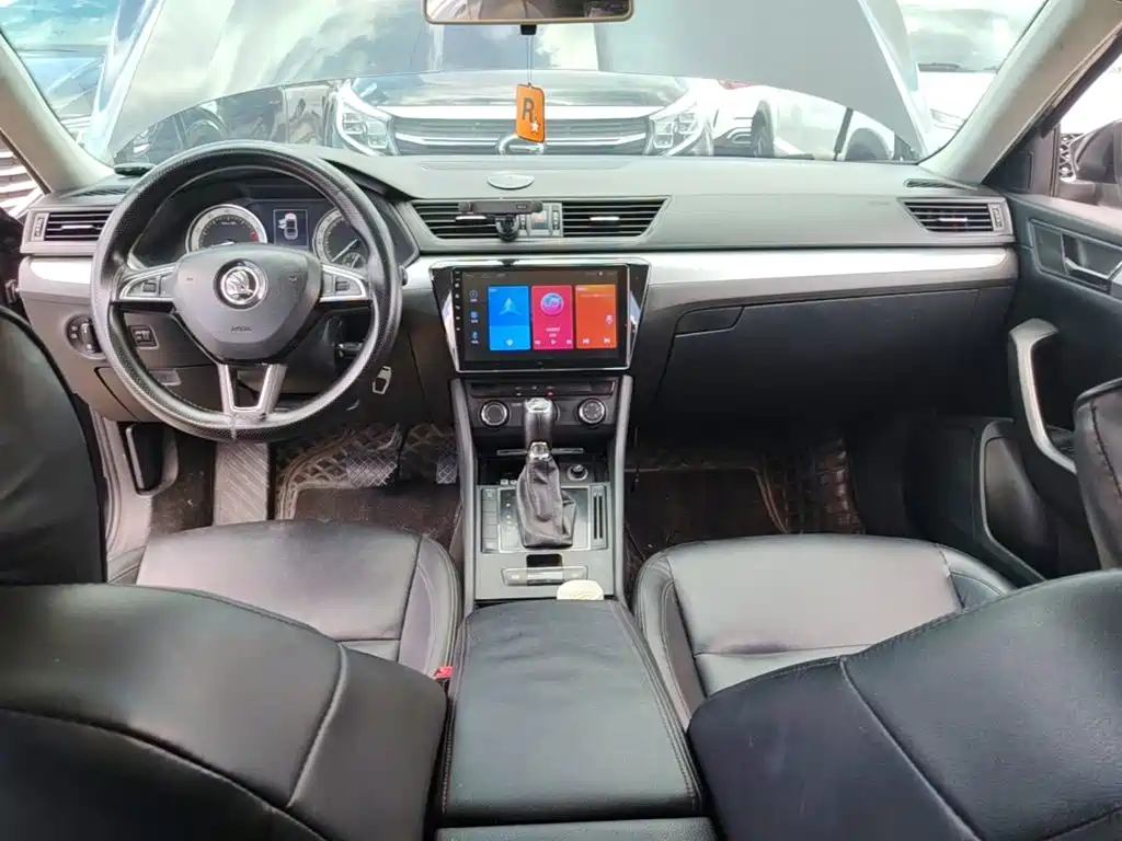 Skoda Superb — фото 10